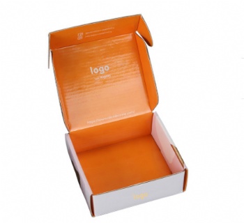 Art Paper Varnishing Embossing Gold Foil Stamping Magnetic Closure Printing Paper Gift Packaging Box